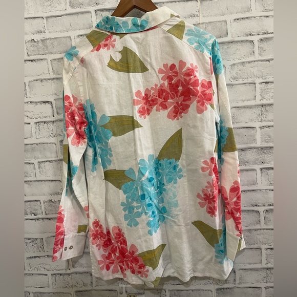 Women’s Caroline Kendrick white linen blend button down w/pink & blue flowers M - Picture 2 of 4